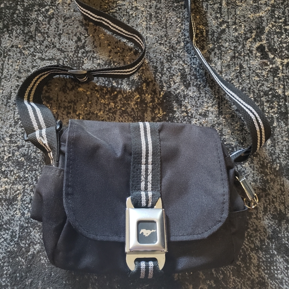 Ford mustang crossbody